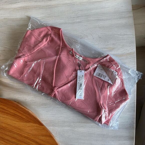 New NWT Alice + Olivia Sharee Crop Tie Front Blouse Shirt in Rose - Small - Picture 2 of 4
